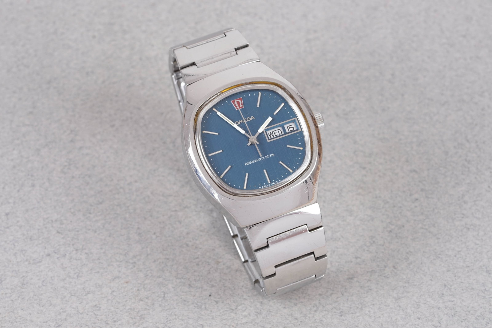 *NO RESERVE* OMEGA MEGAQUARTZ 32 KHZ DAY DATE REF. 196.0036 - 2