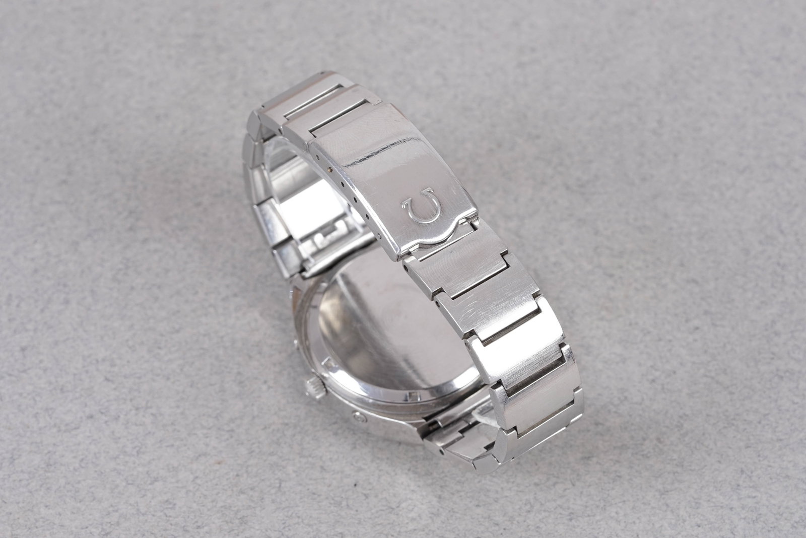 *NO RESERVE* OMEGA MEGAQUARTZ 32 KHZ DAY DATE REF. 196.0036 - 4