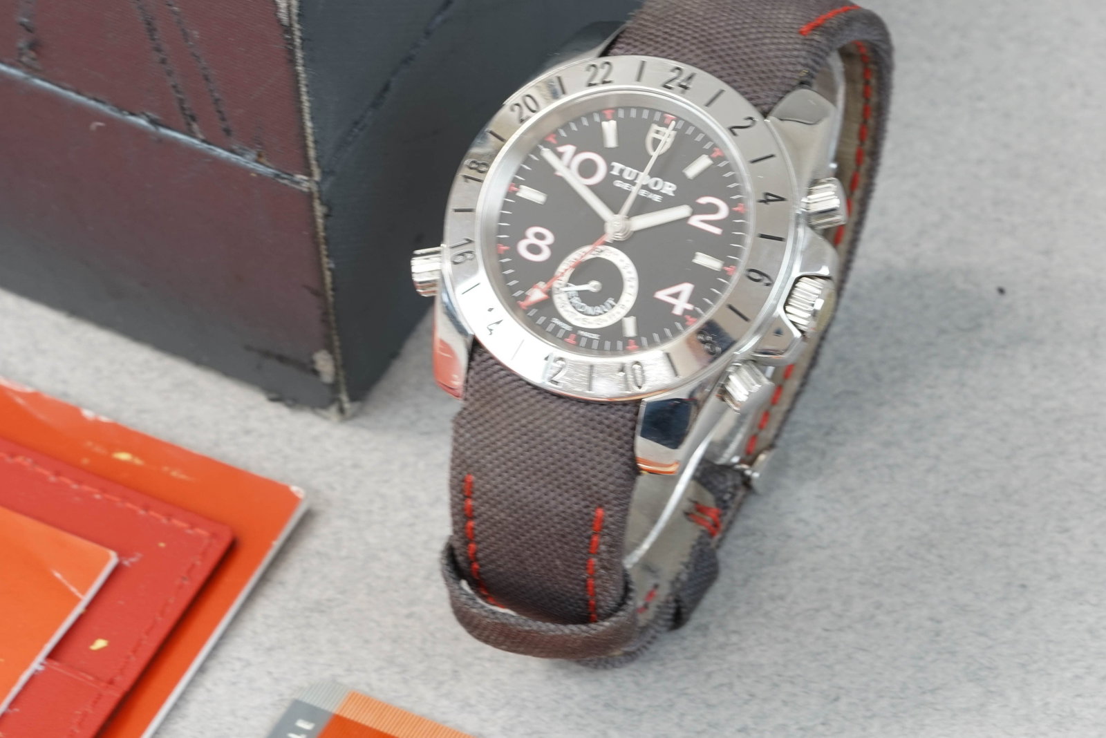 TUDOR SPORT AERONAUT W/ BOX & GUARANTEE CARD REF. 20200 CIRCA 2010: TUDOR SPORT AERONAUT W/ BOX & GUARANTEE CARD REF. 20200 CIRCA 2010 DIAL: circular black dial, mixed numerical hour markers, steel pencil hands, dale sub dial CASE: 40mm steel case, screw back