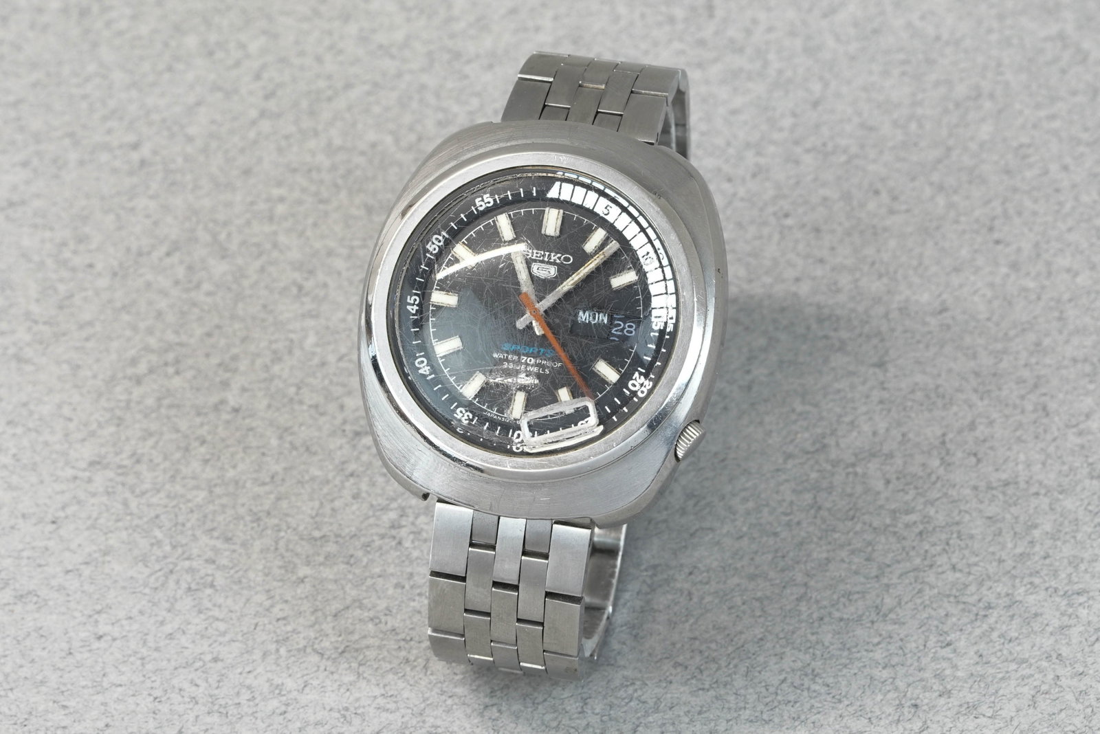 SEIKO 5 SPORTS DAY DATE WRISTWATCH (1 of 4)