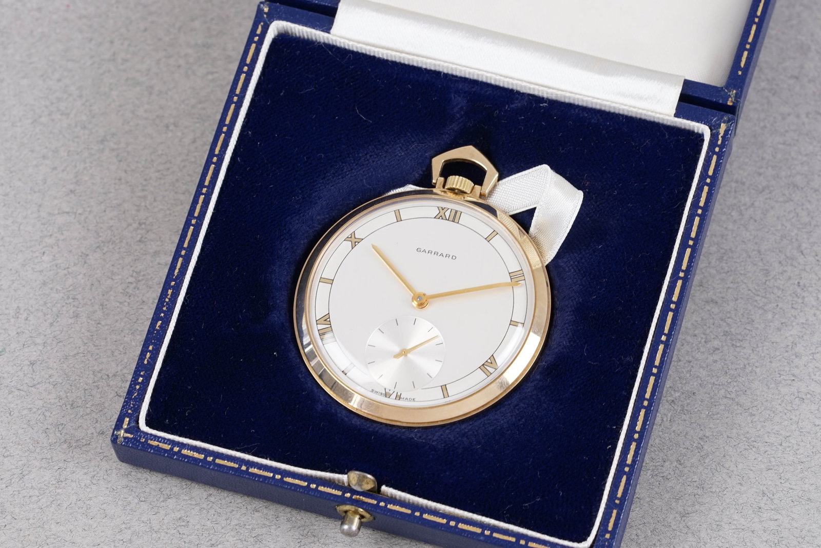 *NO RESERVE* GARRARD 9CT GOLD POCKET WATCH W/ BOX: GARRARD 9CT GOLD POCKET WATCH W/ BOX, this watch is fitted with an open face white dial with with sub dial, roman hour markers and baton hands. The 45mm 9 ct gold case is fitted with a crown and a