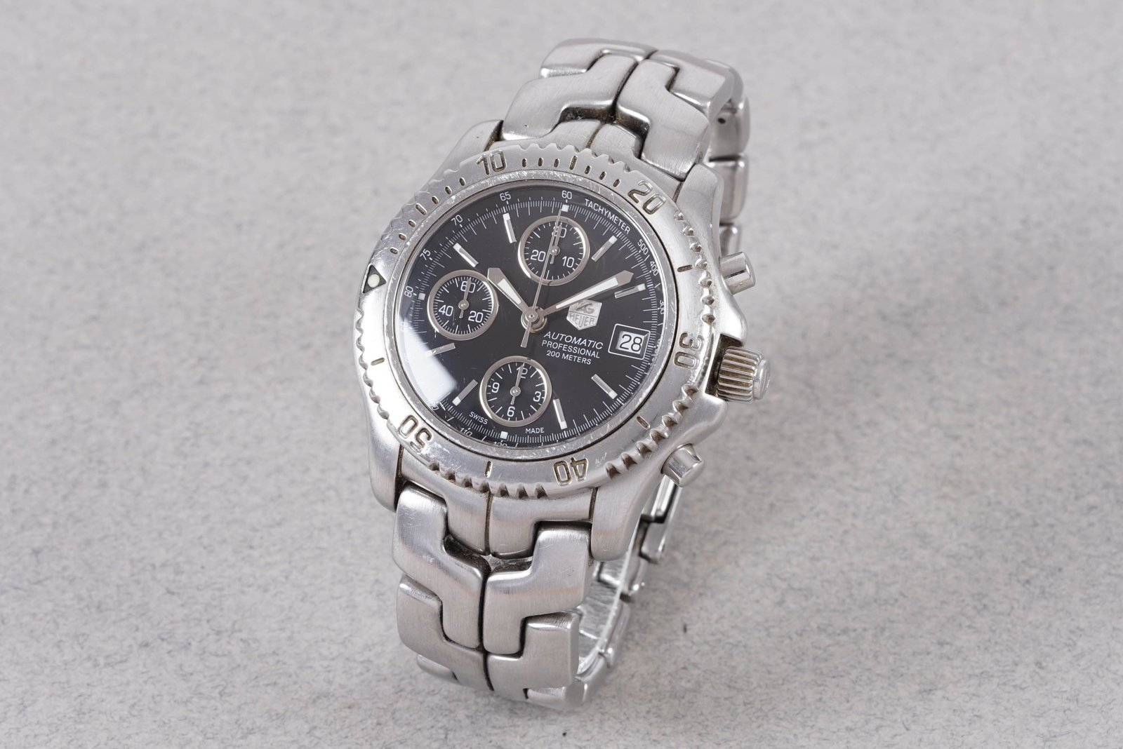 *NO RESERVE* TAG HEUER LINK AUTOMATIC CHRONOGRAPH REF. CT2111: TAG HEUER LINK AUTOMATIC CHRONOGRAPH REF. CT2111, this watch is a ref. CT2111 and is fitted with a circular black triple register dial with a date window, applied stick hour markers and sword hands. T