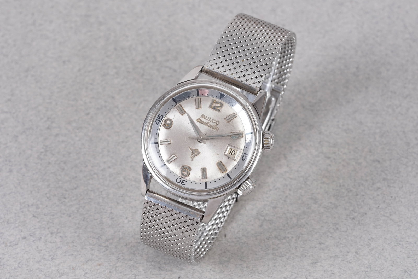 MULCO ESCAFANDRA SUPER COMPRESSOR DIVERS WATCH: MULCO ESCAFANDRA SUPER COMPRESSOR DIVERS WATCH, this watch is fitted with a circular silver dial with a date window, hour markers and hands. The 35mm stainless steel case is fitted with twin crowns