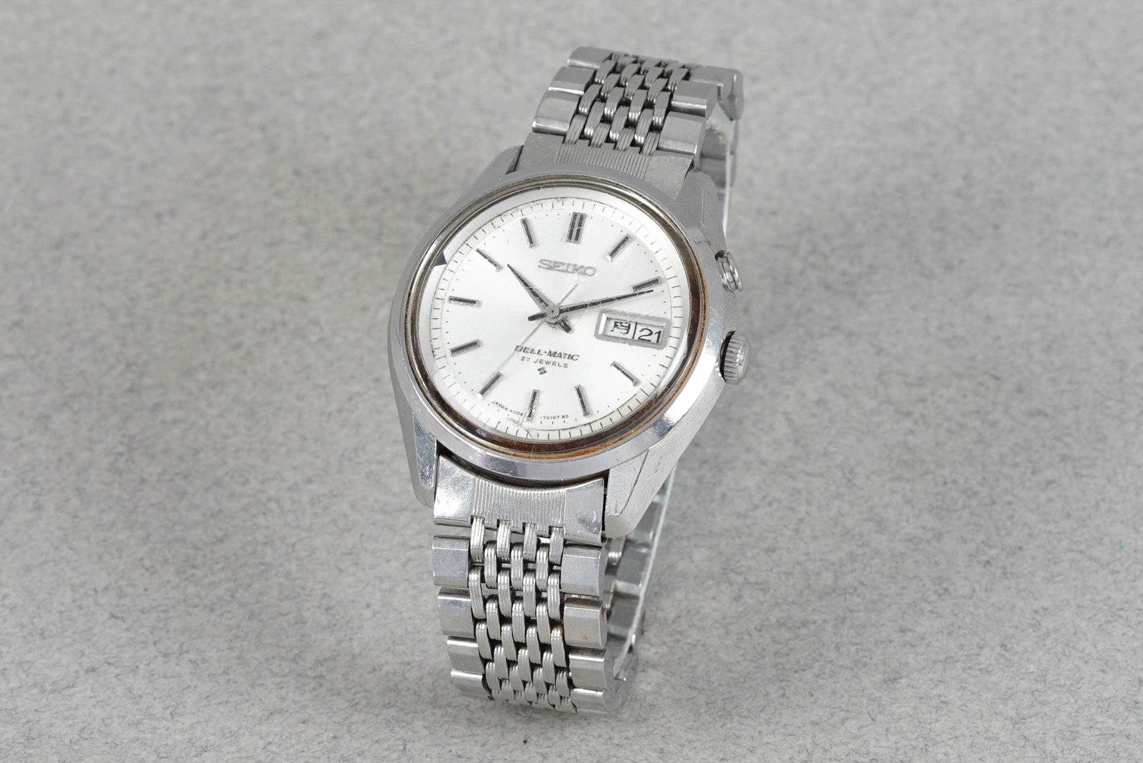 *NO RESERVE* SEIKO BELL-MATIC DAY DATE REF. 4006-7010: SEIKO BELL-MATIC DAY DATE REF. 4006-7010 DIAL: Circular silver dial with silver hour markers and hands, day date windows CASE: 38mm stainless steel case, pusher, crown, screw down case back MOVEMENT: 