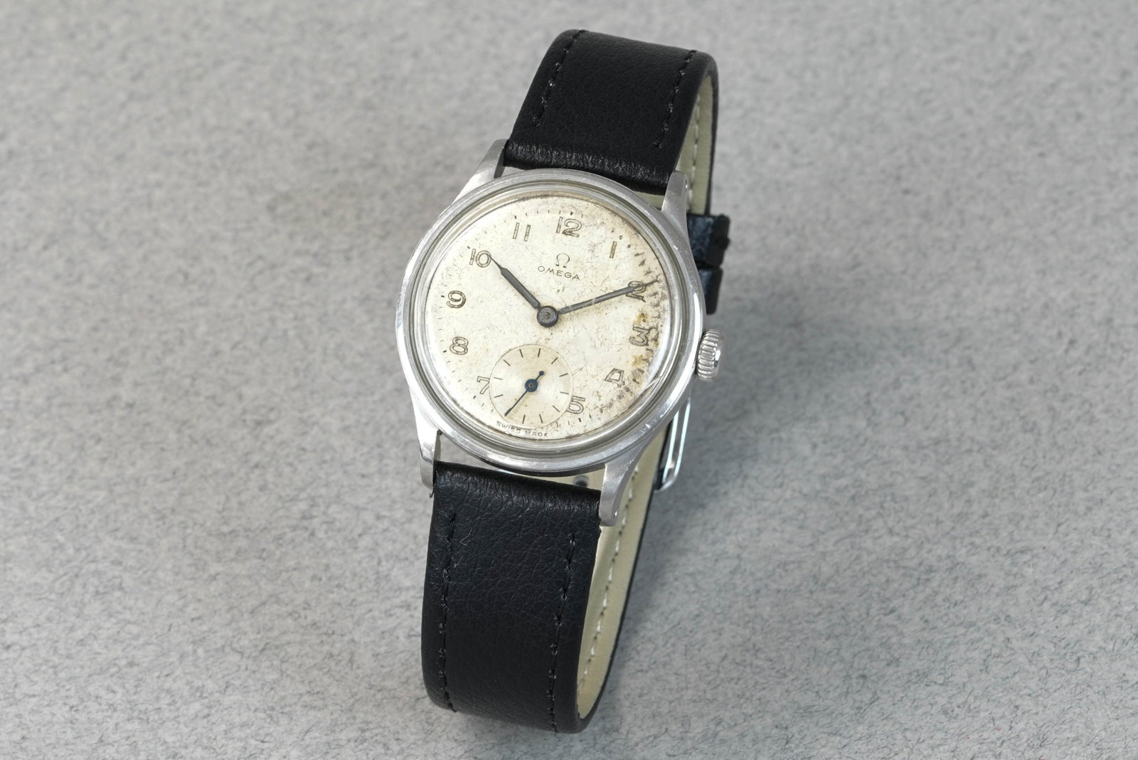 OMEGA MILITARY STYLE WRISTWATCH (1 of 4)