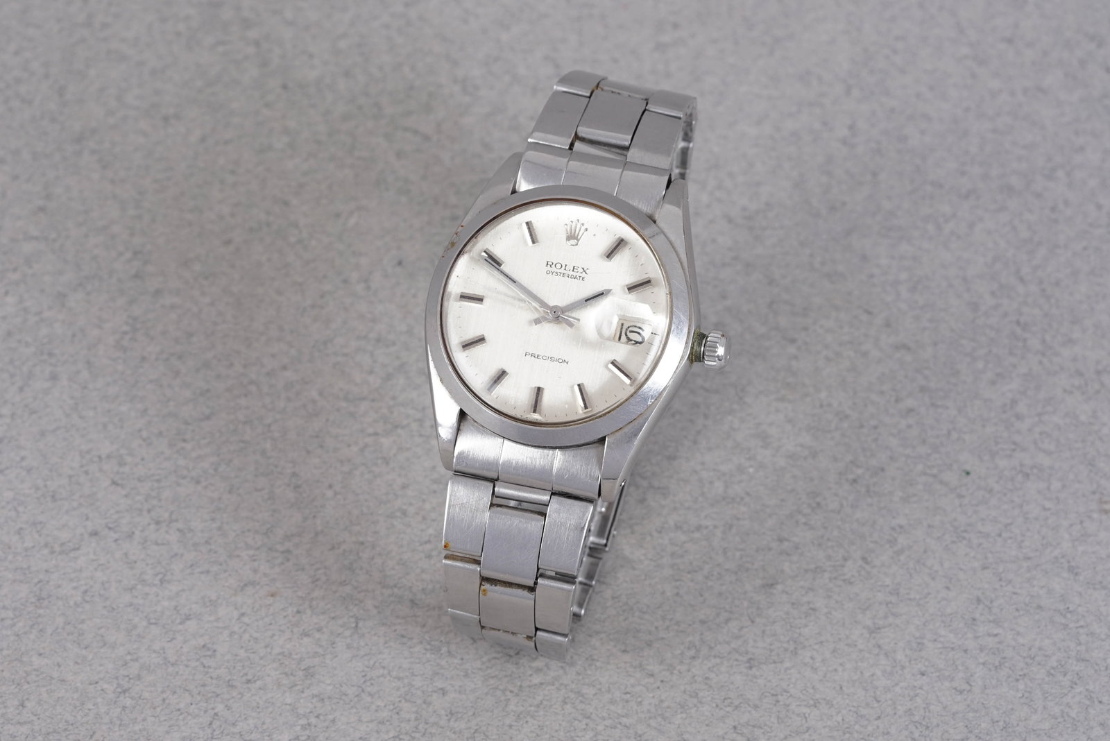 *NO RESERVE* ROLEX OYSTER PRECISION DATE REF. 6694 CIRCA 1972: ROLEX OYSTER PRECISION DATE REF. 6694 CIRCA 1972, this watch is fitted with a circular white dial with date window, baton hour markers and hands. The 35mm steel case is fitted with a rolex crown and