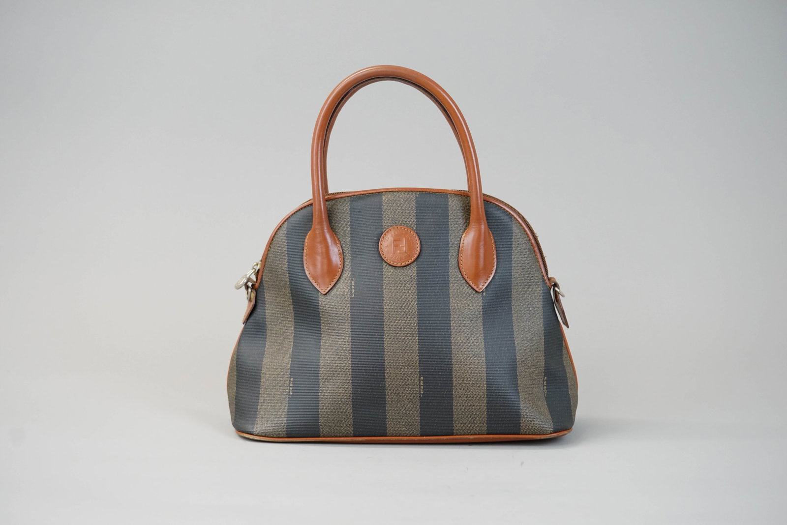 FENDI HANDBAG: FENDI HANDBAG DIMENSIONS: Width 29cm, height 22cm, depth 12cm COLOUR: Brown MATERIAL: Coated canvas leather trim ACCESSORIES: n/a CONDITION RANK:C If you have any questions regarding this lot please