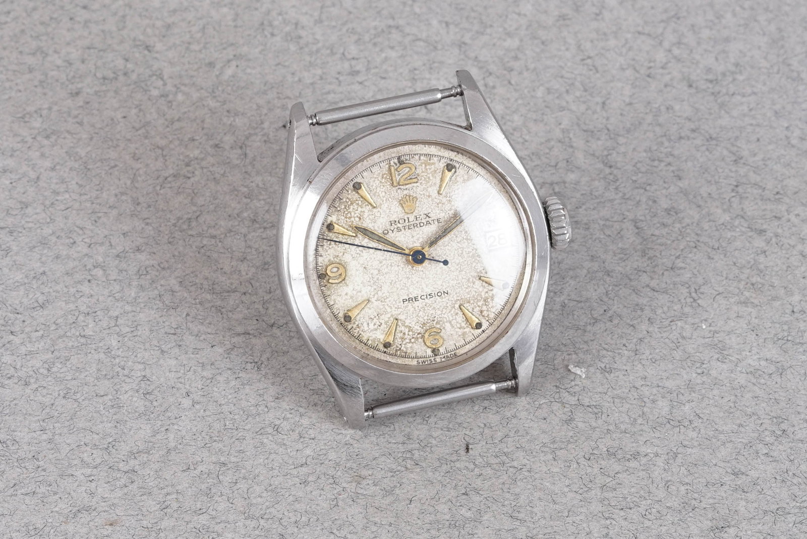 *NO RESERVE* ROLEX OYSTERDATE PRECISION REF. 6066 CIRCA 1952: ROLEX OYSTERDATE PRECISION REF. 6066 CIRCA 1952, this watch is fitted with a patina dial with date window, 3,6,9 hour markers and sword hands. The 30mm steel case is fitted with a Rolex crown (non scr