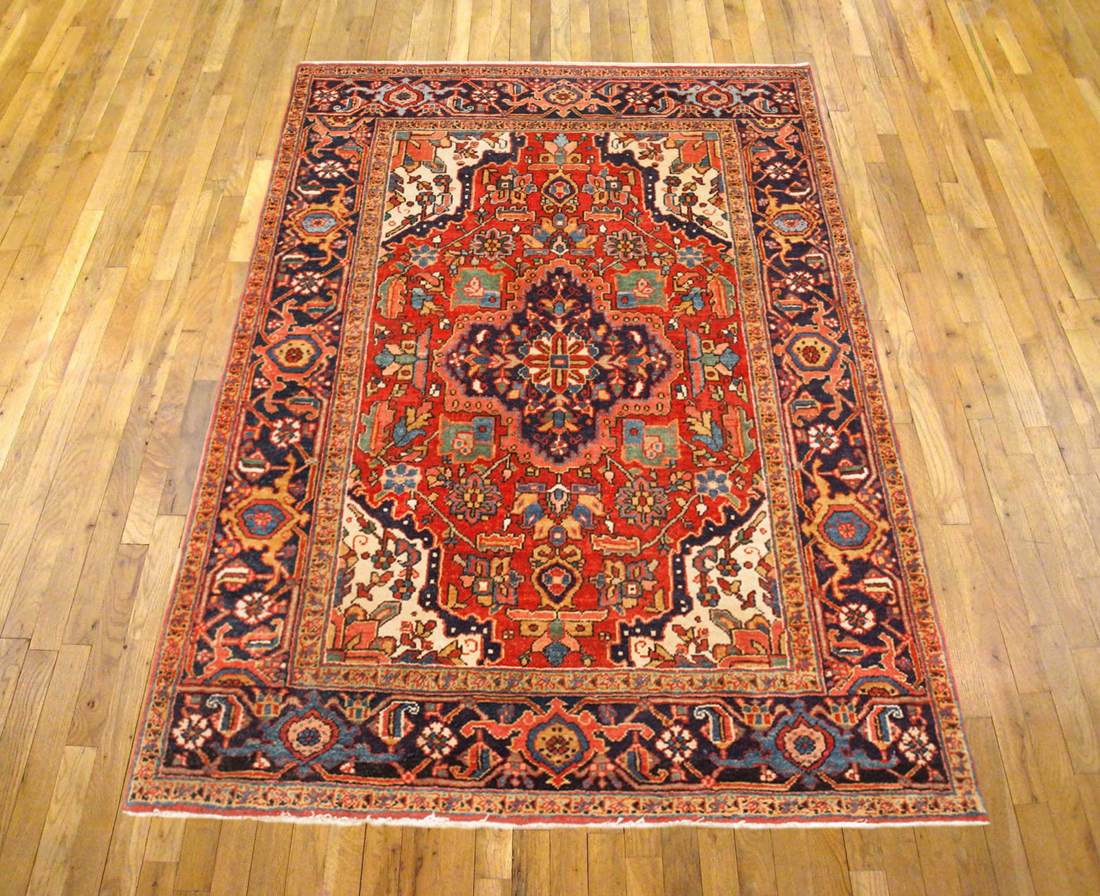 Vintage Persian Heriz Rug 5'8" H x 4'10" W - 2
