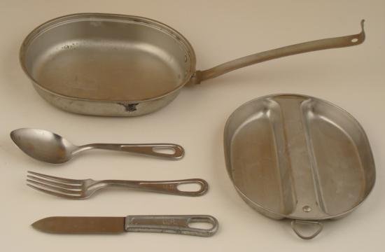 COMPLETE 1966 U.S. GI MESS KIT KNIFE FORK AND SPOON: HERE IS A NICE EARLY VIETNAM GI MESS KIT. THE KIT INCLUDES (2) BOWL SECTIONS, A KNIFE, A FORK, AND A SPOON. IT'S STAMPED " US REGAL 1966" ON THE LATCH. THE MESS KIT IS
