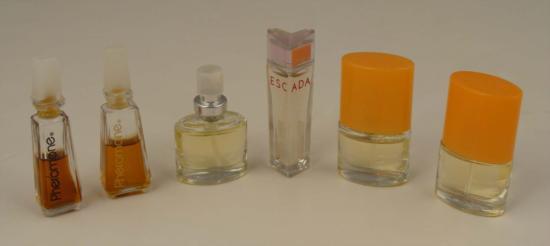 6 Mini Perfume Bottles Escada Clinique Marilyn Miglin: This is a superb lot of three different perfume bottles with a total of six bottles. All of them are beautiful glass art collector items, mostly from France. The