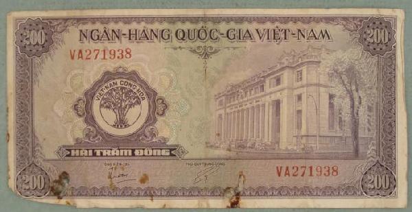 1958 200 Hai Tram Dong Vietnam Bill: This is a 1958 200 Hai Tram Dong Vietnam bank note. 