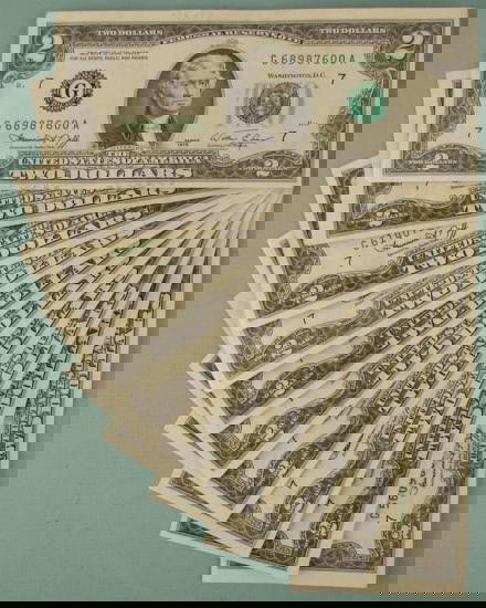 (10) 1976 $2 Notes Two Dollar Chicago Bills UNC: (10) 1976 $2 Notes Mint mark: G (Chicago)Grade: Uncirculated*Item pictured has different serial numbers than those you will receive