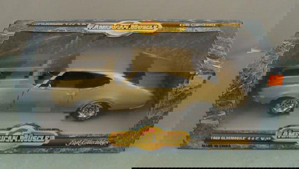 ERTL 1969 Oldsmobile 4-4-2 W-30 1:18 Muscle Car MIB: This is a 1969 Oldsmobile 4-4-2 W-30 from ERTL's American Muscle collection. This 1:18 scale diecast car is gold with black striping, black interior, and opening doors and hood. It is in Mint conditio