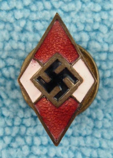 VERY RARE VERSION HITLER YOUTH MEMBERSHIP LEADERS BADGE: OFFERED HERE IS AN ULTRA RARE HJ HITLER YOUTH MEMBERSHIP PIN FOR A HJ LEADER. THE ENAMEL IS RED, WHITE & BLACK WITH A SWASTIKA ON THE FRONT. ON THE REVERSE IT HAS R