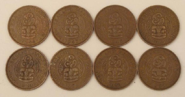Collection 8 New Zealand Half Pennies 1/2 Cents 1944-52: 1 Collection of New Zealand Half Pennies Dates: 1944 (WWII), 1945 (WWII), 1946, 1947, 1949, 1950, 1951, 1952