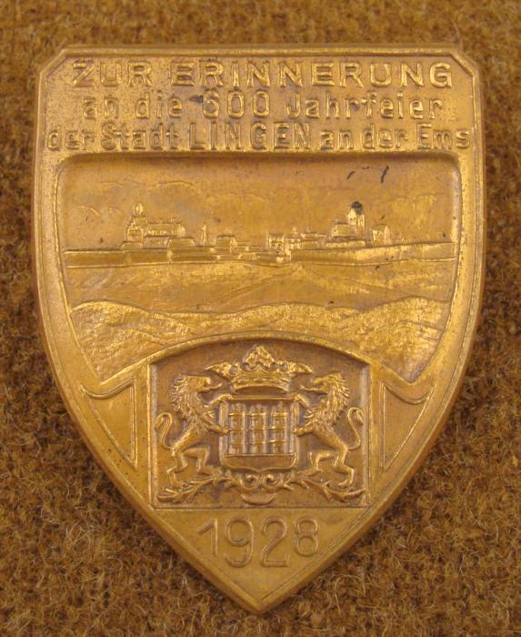 GERMAN 1928 MEDAL FOR TOWN OF LINGEN LOWER SAXONY: GERMAN 1928 MEDAL FOR THE 600 YEAR OLD TOWN OF LINGEN -GREAT COND. NICE MINT BADGE FROM 1928 FOR 600 YEAR ANNIVERSARY OF LINGEN, A TOWN IN LOWER SAXONY ON THE EMS RIVER. THE PIN IS 1 1/4" X 1 3/