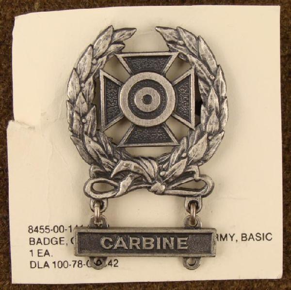 US WWII EXPERT SHARPSHOOTER AWARD CARBINE ATTACHED BAR: US WWII EXPERT SHARPSHOOTER AWARD W/CARBINE ATTACHED BAR-STERLING BAR CRIMP BACK ON CARD-BAR MARKED STERLING RFS & CO.-BADGE MARKED HLP GI-1/20 SF.-MINT