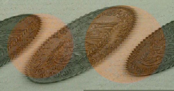 2 High Grade Jersey Coins 1/12 & 1/24 Shilling 1937-45: 2 Isle of Jersey Coins 1937 One twenty fourth of a shilling 1945 One twelfth of a shilling Condition: High Grade