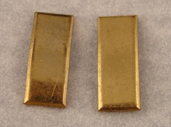 Lot 2 US Army PINS 2nd Lt. Bars Rank Insignia Post-WW2: This is a lot of 2 Post-WWII U.S. Army Rank Insignia Pins, which represent Second Lieutenant's Bars. These metal pins, manufactured in the pin-back style by N.S. Meyer, measure ⅜ x 1 inch. The 
