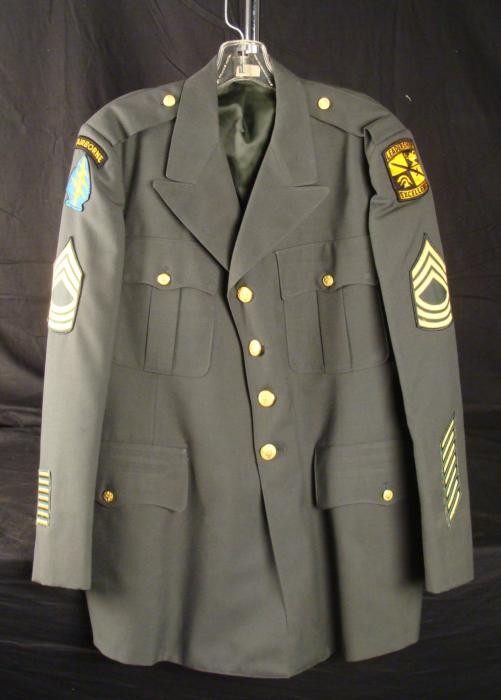 VIET NAM ERA SPECIAL FORCES MASTER SGT UNIFORM TUNIC-44: GREAT LOOKING VINTAGE UNIFORM-SPECIAL FORCES-TRAINING SCHOOL MASTER SGT- QM TAG SIZE 44 REG.