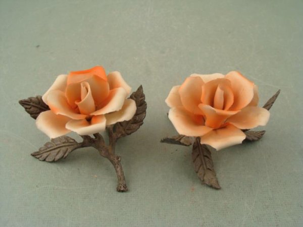 2 Capodimonte Vint Porcelain Flowers Metal Stems Italy: Here are 2 salmon pink Capodimonte flowers from Italy. The petals are traditional painted porcelain, and the stems and leaves are painted metal. Both have foil stickers. They are about 3 3/4" ta