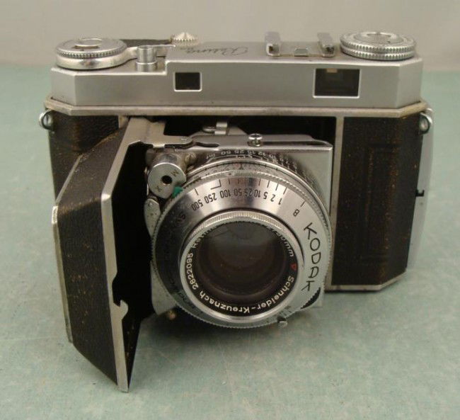 Kodak Retina IIa Vintage Pocket Camera w/ 50mm Lens: This is the Kodak Retina IIa pocket camera with Xenon f:2/50mm German lens. It has not been tested with film, but appears to be very clean, and in very good . The lens is fine, and the bellows are sup