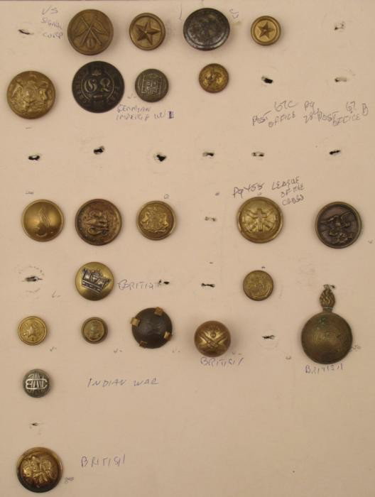 22 Vintage Buttons: German Imperial,British, Indian War: This a vintage collection of 22 military buttons in a nice variety. They include: U.S. Signal Corps, Germany Imperial (WWI), League of the Cross (Roman Catholic confraternity), British, and U.S. from 
