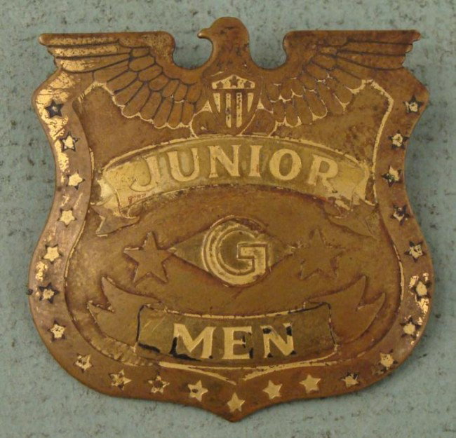 Junior G-Men Badge Vintage Premium Melvin Purvis FBI: This old Junior G-Men Badge is different from the others we've seen online, as it has a different design, and does not have the Melvin Purvis name. It is brass tone metal, with gold tone details, 1 5/