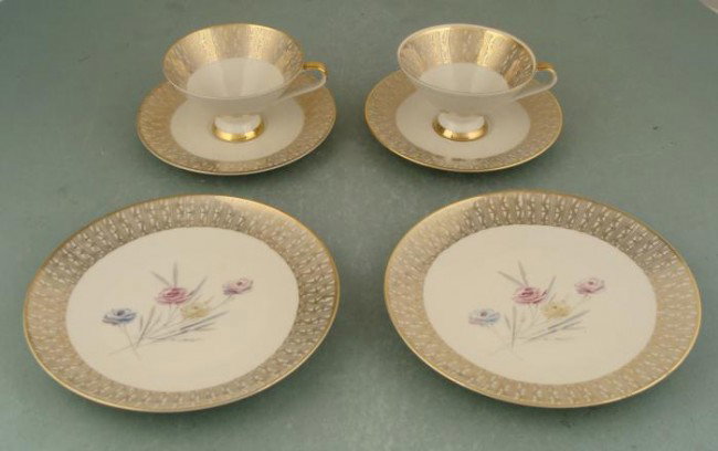 6 Pc Bavarian Gold Mid Century Modern Teacups, Plates: This 6 piece Bavarian tea grouping features a dynamic zigzag pattern in gold, with stylized color flower imagery. These are in very good condition, with no chips or cracks, and only some minor scuffs 