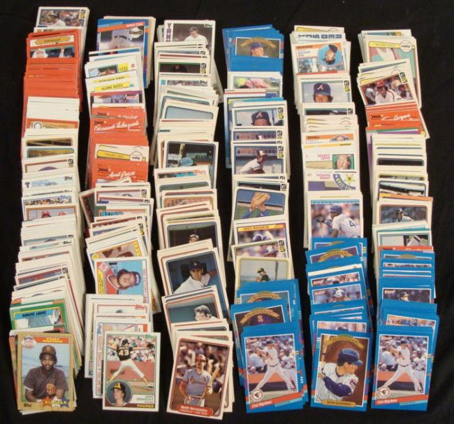 800+ Baseball Cards 1970s-90s Topps Donruss Fleer MLB: Shown here is a great starter lot of over 800 MLB baseball cards dating from the late 1970's to the early 1990's. The lot includes the following brands: Topps, Fleer,