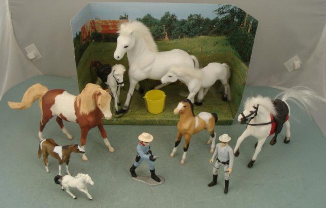 Lone Ranger, Silver, Horses Action Figures Toy Lot 10: Here is a collection of two Lone Ranger figures, and 8 horses. One figure is a 4" vinyl figure made in 1990 by Palladium. The other is a jointed action figure produced in 1980 by LR TV. This 