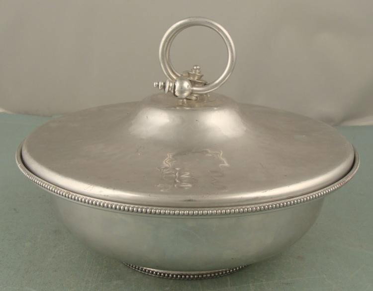 Buenilum Vintage Serving Bowl Deco Hammered Aluminum: This vintage Mid Century covered serving bowl has a hammered aluminum lid with horn shaped handle, beaded rim, and Pyrex divided bowl inside. There is the Buenilum hallmark on the bottom. The size is 