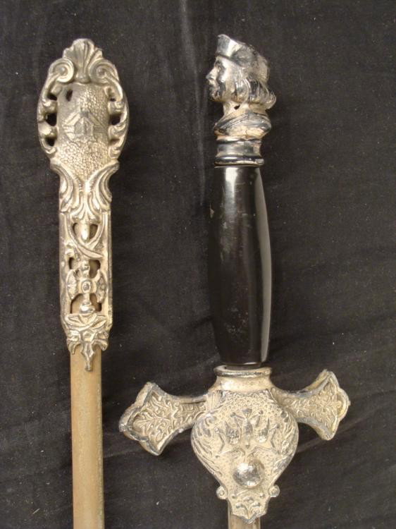 1930S VINTAGE KNIGHTS OF COLUMBUS FRATERNAL SWORD: 1930'S KNIGHTS OF COLUMBUS FRATERNAL SWORD-DOUBLE ETCHED BLADE-MAKER,TC.CGLEASON,CHICAGO * OLD K OF C SWORD--ETCHED BLADE INCLUDING PANEL W/KNIGHTS OF COLUMBUS--COLUMBUS BUST ON POMMEL-BLACK GRIP--VER