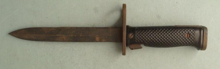 USM6-MILPAR KNIFE BAYONET: THIS IS A USM6-MILPAR KNIFE BAYONET FROM THE VIETNAM WAR ERA. THE RELEASE BUTTON ON THE BAYONET IS FUNCTIONAL, AND THE BLADE IS IN GOOD CONDITION. THERE IS ALSO A CHECKERED GRIP ON THE HANDLE. *