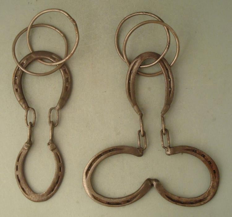 Horseshoe Vintage Decor Horse Wall Shoe Chained 2 sets: Horseshoe Vintage Decor Horse Wall Shoe Chained 2 sets * Very good condition
