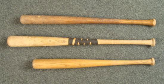 3 Vintage Baseball Bats Commodore, Adirondack: Here are three vintage baseball bats. All are in good condition, used with nicks and wear, and chips on the knobs. * Leathers Commodore, from Dickson, Tennessee, 31 Adirondack Johnny Bench model, flam