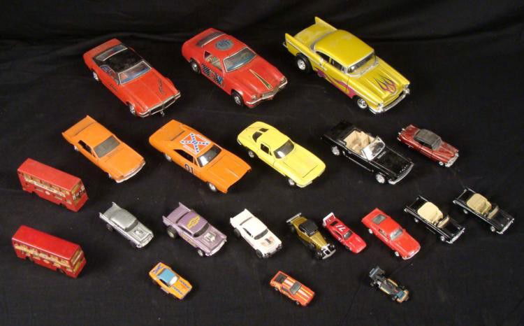 Mixed Lot of 21 Die Cast Cars Hot Wheels ERTL Matchbox: Offered here is a variety lot of 21die cast cars, two which are double decker buses. Some have parts of the car that can be manipulated and some can be pulled back and cruise away... In th