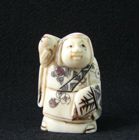 MWF1542A Handcarved Ox Bone Netsuke Figure: MWF1542A Handcarved Ox Bone Netsuke Figure