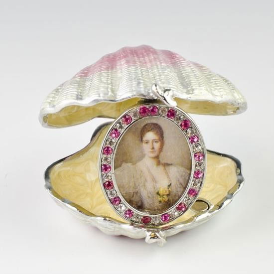 Shell Picture Frame Faberge Jewelry Box: Shell Picture Frame Faberge Jewelry Box, Dimensions: 2.5in (D), Material: Pewter, Crystals, Enamel. This jewelry box has picture frames, which is hidden inside.