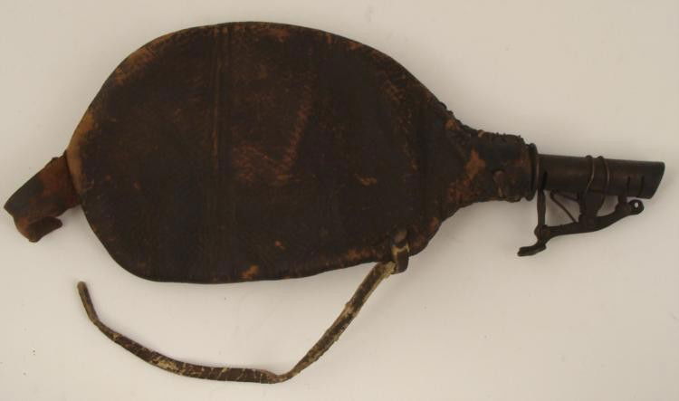 ORIGINAL CIVIL WAR ERA LEATHER BLACK POWDER FLASK: HERE IS AN ORIGINAL CIVIL WAR ERA LEATHER BLACK POWDER FLASK, BY THE AMERICAN FLASK & CAP CO. * THIS IS GREAT ORIGINAL PIECE OF HISTORY. THE AMERICAN FLASK 7 CAP CO WAS IN BUSINESS FROM