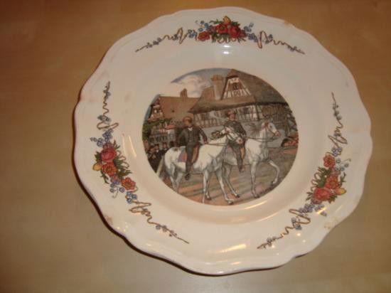 French earthenware plate from Sarreguemines Alsace: Highly collectible French plate (made of earthenware) from Alsace (Eastern France) made by the famous Faiencerie of Sarreguemines, France (you can see the stamp on photo). The scene is the little