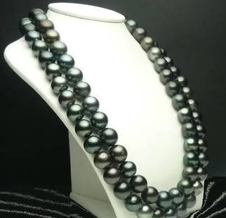 Immaculate 9-10 mm Black Tahitian Cultured Pearl Neckla: Immaculate 9-10 mm Black Tahitian Cultured Pearl Necklace, measures 42in length mwf1908