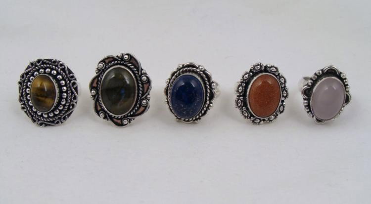 5 Sterling Rings Labradorite Lapis Lazuli Tiger's Eye: 5 Gemstone Rings, with decorative sterling silver settings featuring curved and beaded patterns * All in excellent condition.Labradorite, -size 9Lapis LazuliTiger's EyeSunstoneRose Quartz