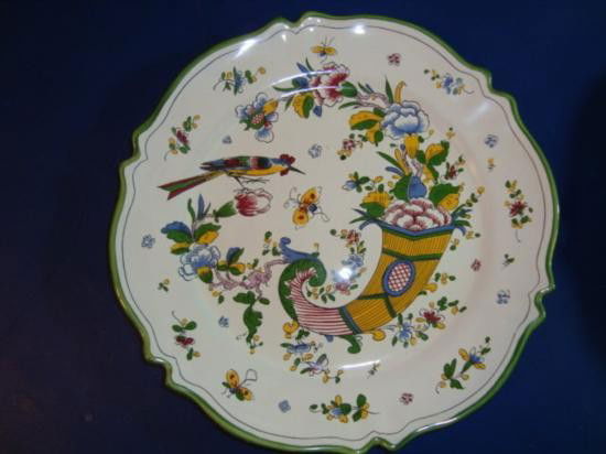 French hand painted plate signed by artist Renoleau: A very nice French hand painted faience earthenware plate made by the artist Roullet Renoleau (4th generation of artist). He studied at the famous Faience School in Limoges (France). This plate w