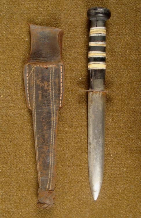HAND MADE SMALL FIGHTING KNIFE WITH LEATHER SHEATH: OFFERED HERE IS A HAND MADE SMALL FIGHTING KNIFE WITH LEATHER SHEATH. IT HAS A BONE INLAY GRIP AND HAS A SEPARATION CRACK IN THE HORN. THE KNIFE MEASURES OUT TO BE 8" * * *