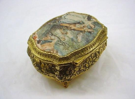 Vintage Victorian Footed Brass Music Box with Padded Co: Vintage Victorian Footed Brass Music Box with Padded Cover, Measures: 2 1/8in Tall x 3 1/4in x 3 3/4in Wide Beautiful raised flowers throughout box. Leaves adorn feet of box. Has a side with yello