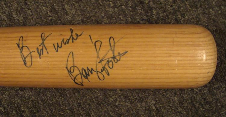 Barry Foote Signed Chicago Cubs MLB Baseball Bat: This bat was autographed by Cubs Catcher Barry Foote. * Louisville Slugger 125Hillerich & Bradsby Co.Made in USA Louisville, KY.In excellent condition Foote had some good times with the Cubs durin