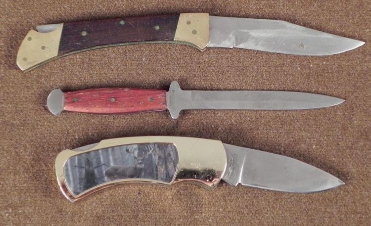 3 KNIFE COLLECTION - 2 FOLDING AND A FIXED BLADE: HERE IS A THREE KNIFE COLLECTION, TWO FOLDING & ONE FIXED BLADE. ONE IS A 7" CHUNKY FOLDING KNIFE WITH A FANCY INLAY ON THE HANDLE BOTH SIDES & A FEATHERED WREATH IN RELIEF. IT WAS