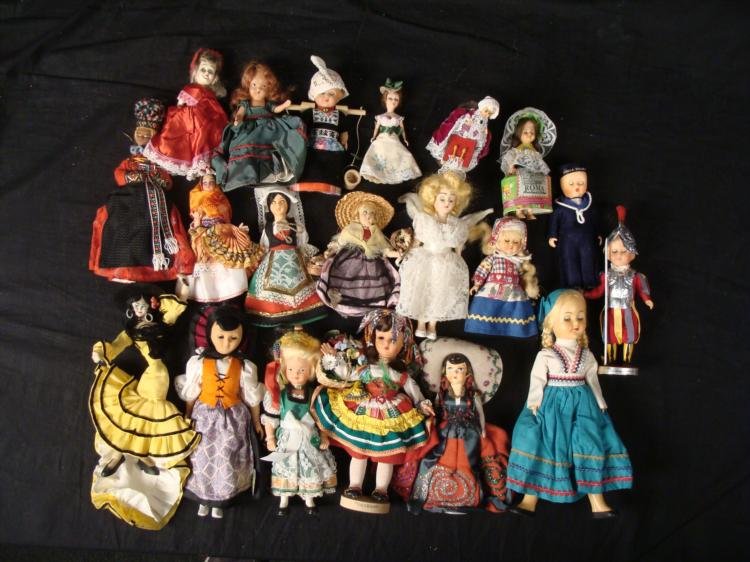 20 Vintage European Dolls Multi-cultural Collection: Here is a big collection of 20 Vintage European Dolls from many different cultures, all wearing the traditional dress of their home country. * * Condition: Good to Very Good * Size range: 5"-12"Includ